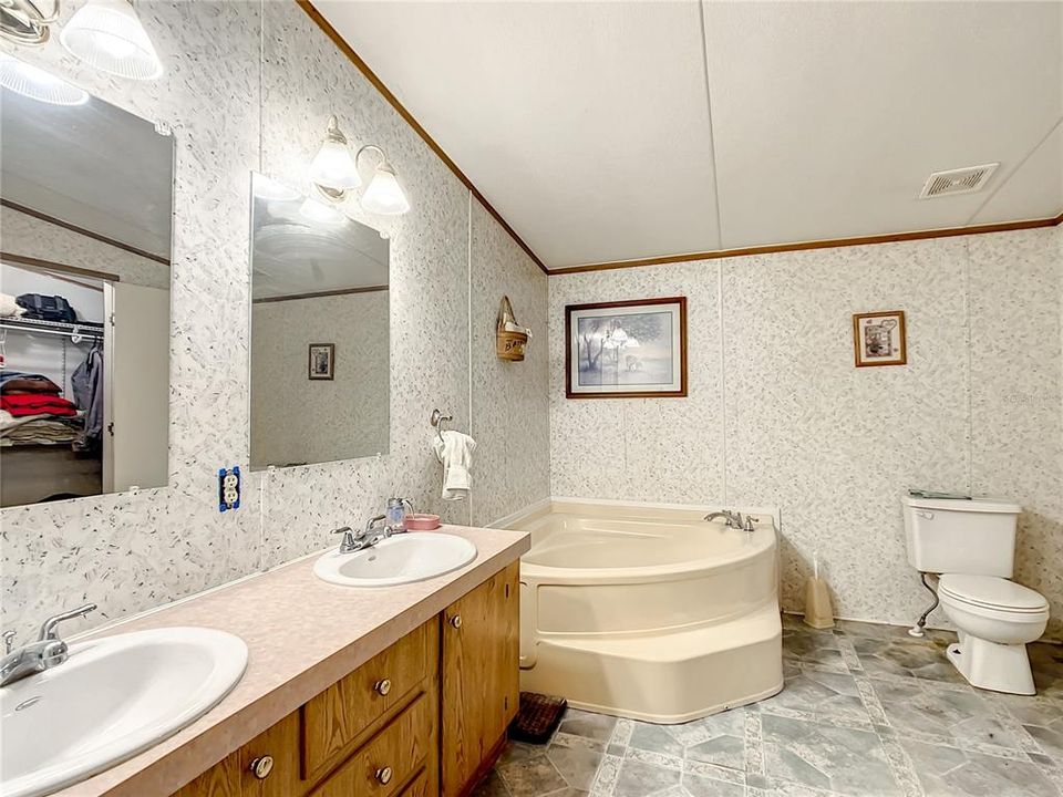 Недавно продано: $190,000 (3 спален, 2 ванн, 1196 Квадратных фут)