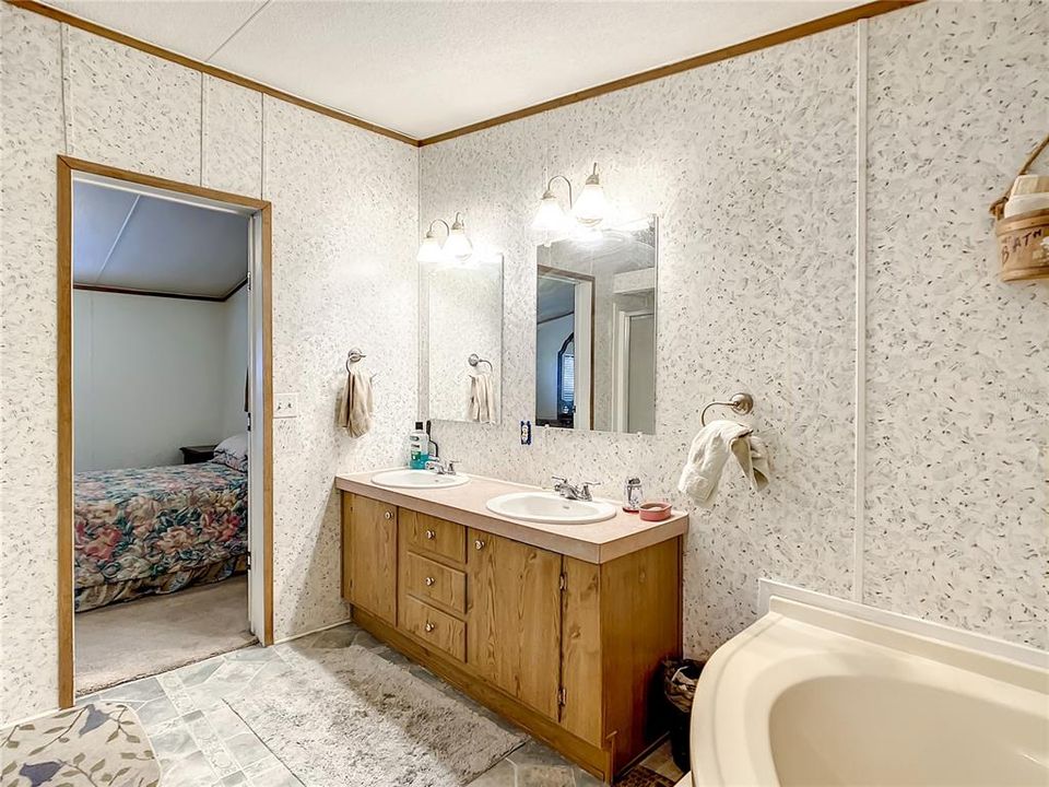最近售出: $190,000 (3 贝兹, 2 浴室, 1196 平方英尺)
