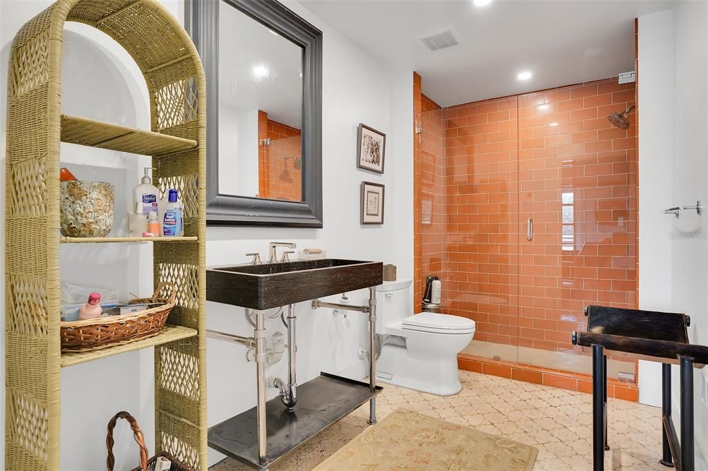 Recently Sold: $950,000 (2 beds, 2 baths, 1564 Square Feet)