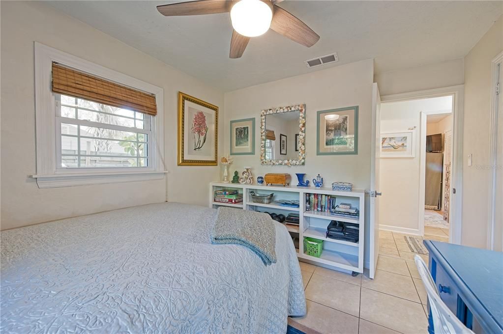 Recently Sold: $460,000 (2 beds, 1 baths, 1078 Square Feet)