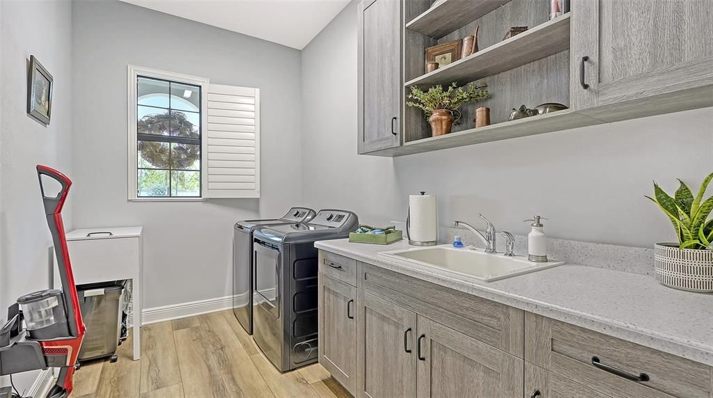 Active With Contract: $1,399,000 (3 beds, 3 baths, 2842 Square Feet)