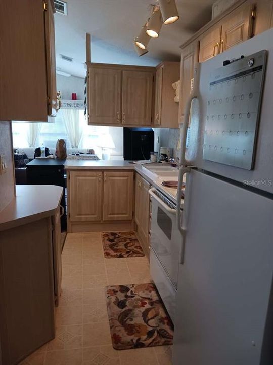For Sale: $107,000 (1 beds, 1 baths, 490 Square Feet)