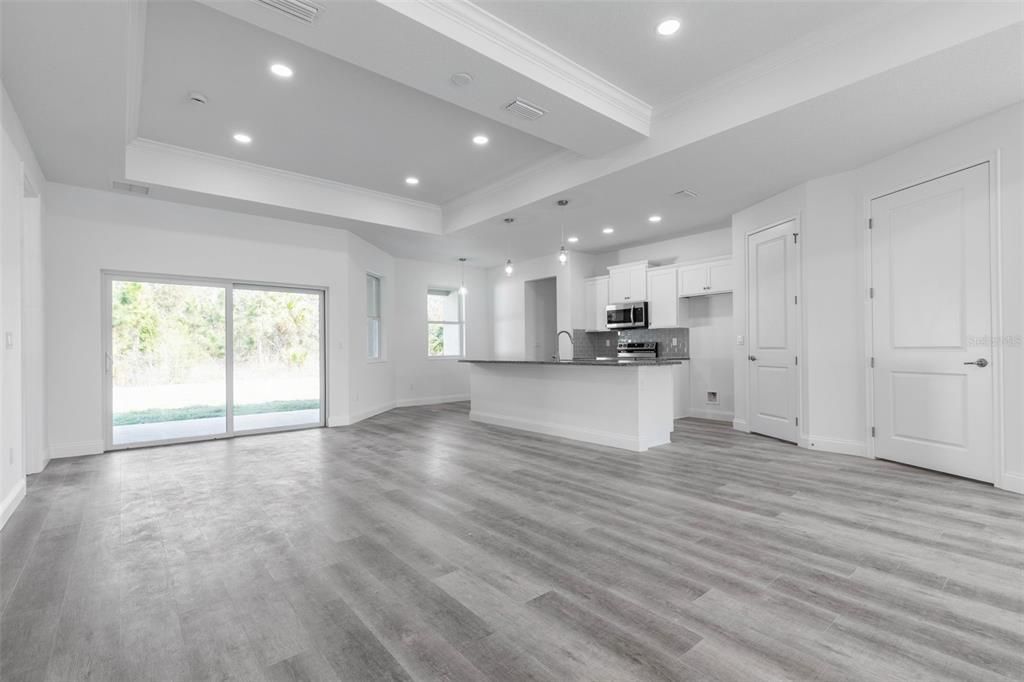 Active With Contract: $379,900 (3 beds, 2 baths, 2117 Square Feet)