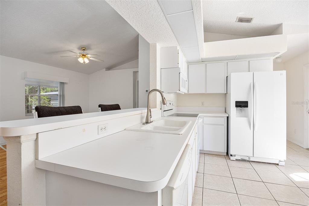 Active With Contract: $299,000 (3 beds, 2 baths, 1286 Square Feet)