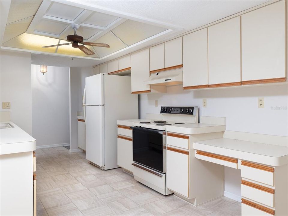 Active With Contract: $319,900 (3 beds, 2 baths, 1842 Square Feet)