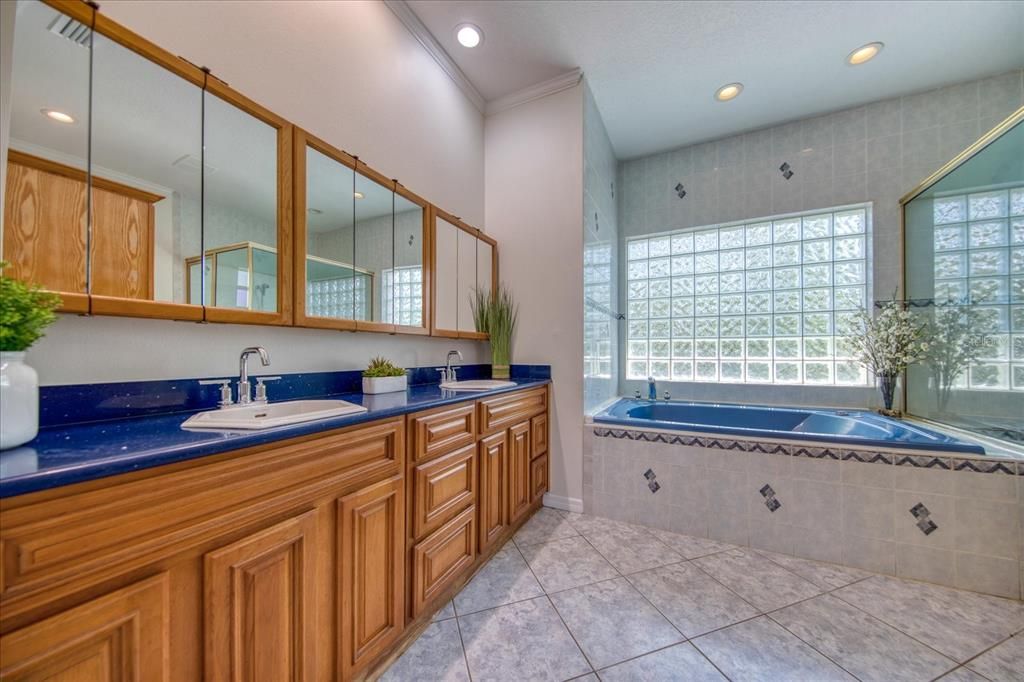 Недавно арендовано: $7,800 (5 спален, 4 ванн, 3715 Квадратных фут)