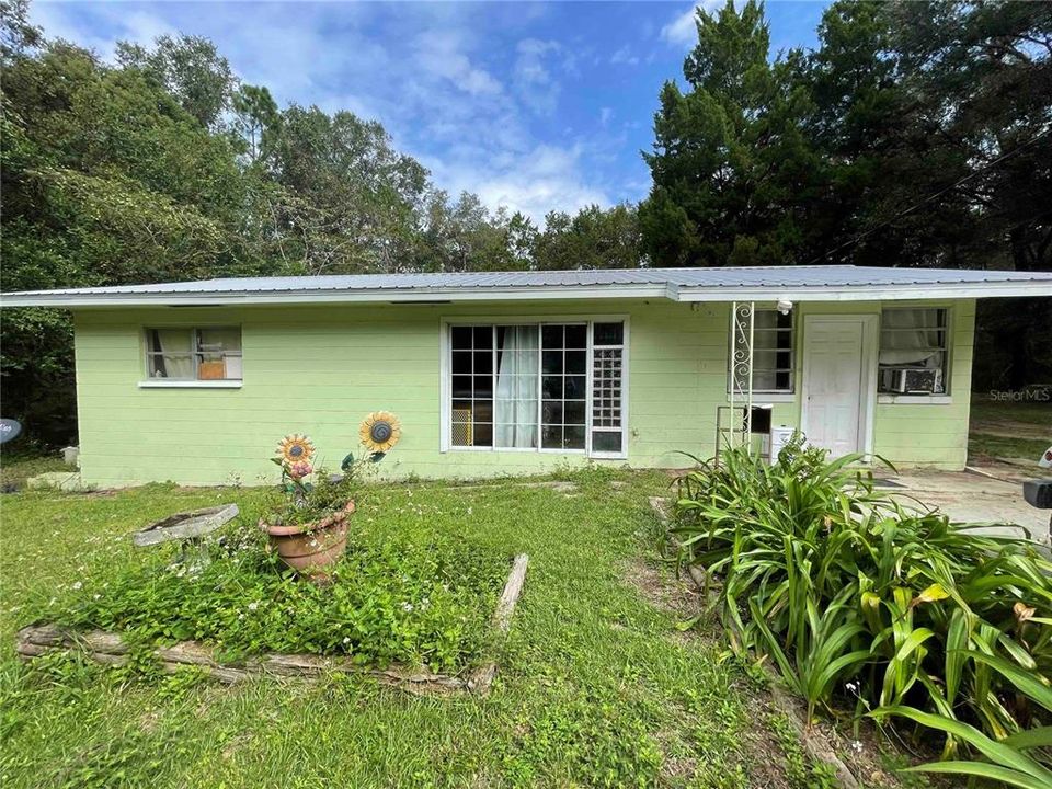 Recently Sold: $110,000 (3 beds, 1 baths, 1104 Square Feet)