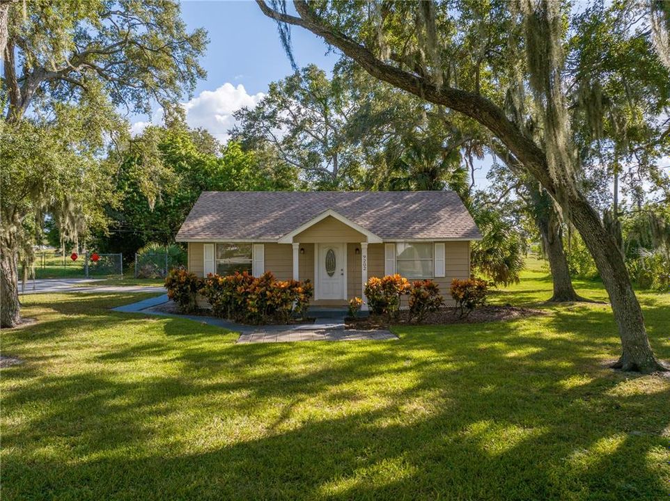 Recently Sold: $325,000 (3 beds, 2 baths, 1156 Square Feet)