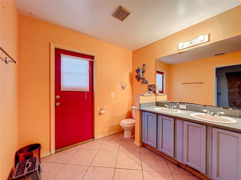 Recently Sold: $285,000 (2 beds, 2 baths, 1160 Square Feet)
