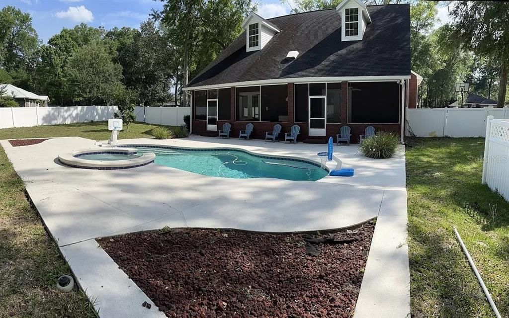 Recently Sold: $465,000 (4 beds, 4 baths, 3298 Square Feet)