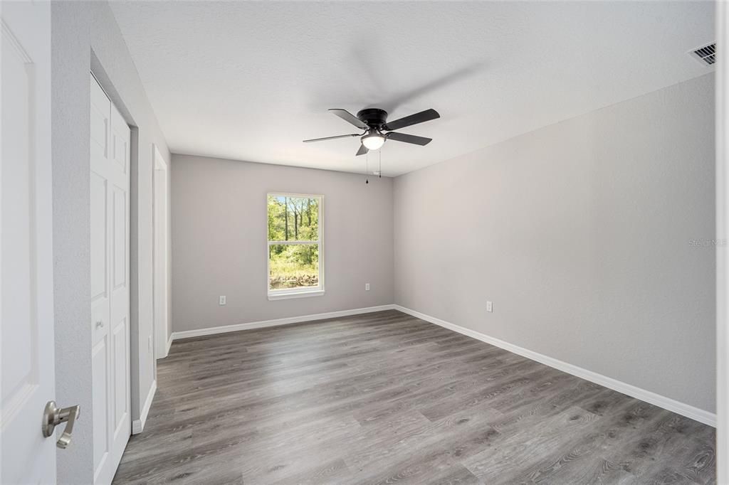 Active With Contract: $255,000 (3 beds, 2 baths, 1393 Square Feet)