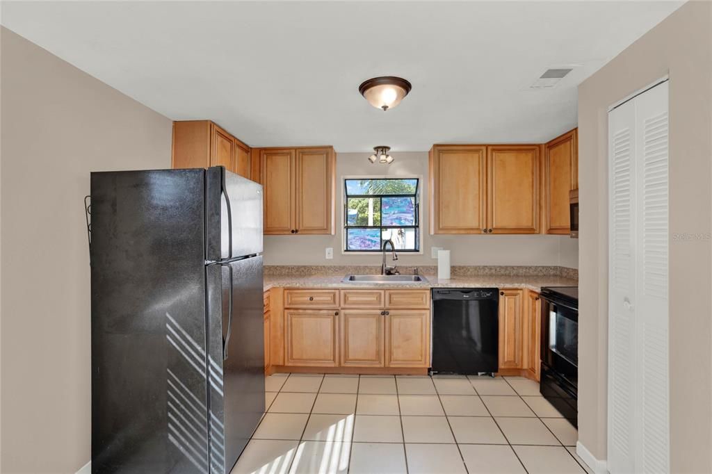 Active With Contract: $2,395 (3 beds, 2 baths, 1644 Square Feet)