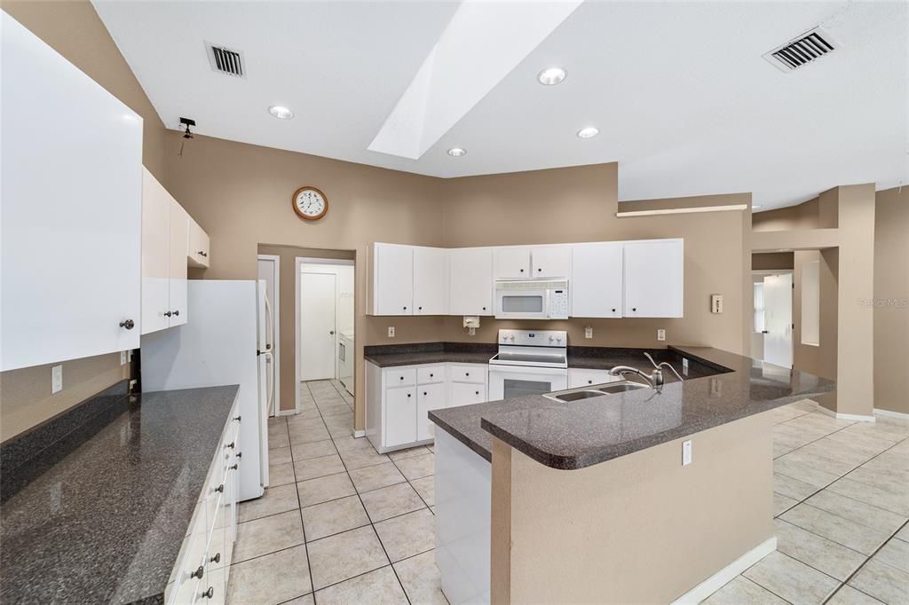 For Sale: $949,900 (3 beds, 2 baths, 2211 Square Feet)