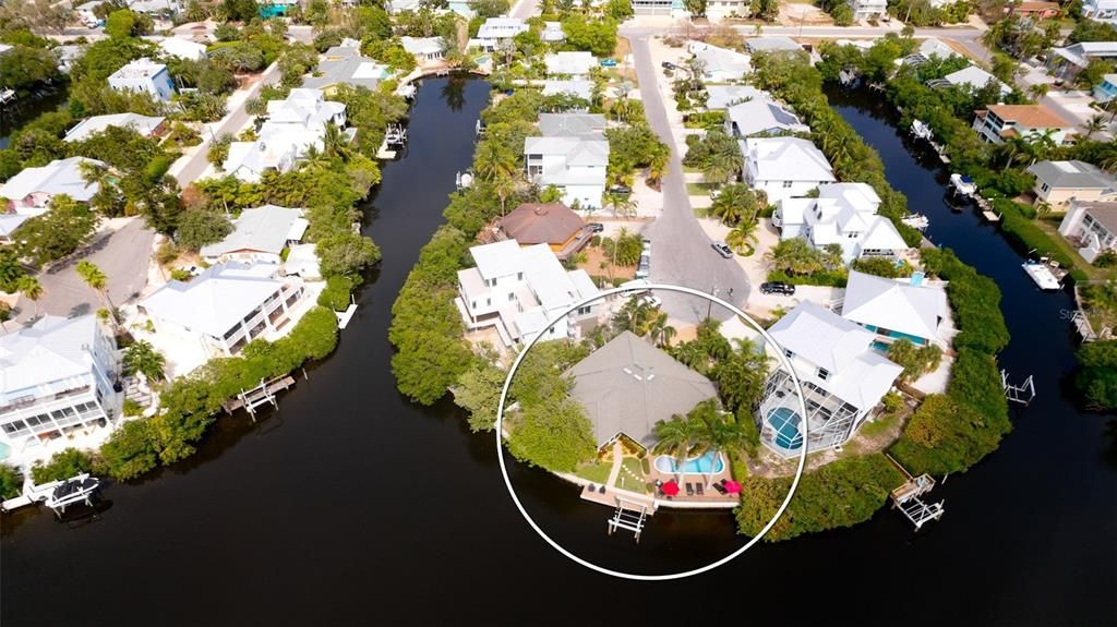 Recently Sold: $2,750,000 (3 beds, 2 baths, 2447 Square Feet)