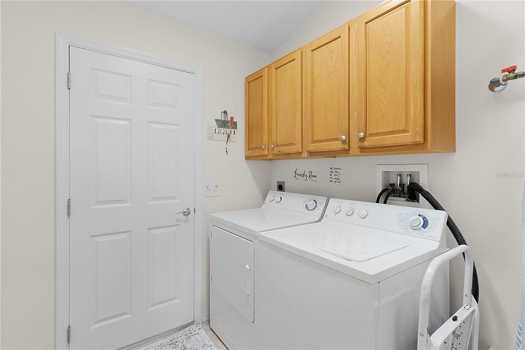 Recently Sold: $350,000 (3 beds, 2 baths, 1572 Square Feet)