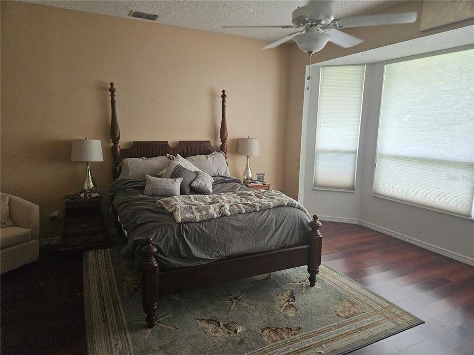 Active With Contract: $2,100 (3 beds, 2 baths, 2082 Square Feet)