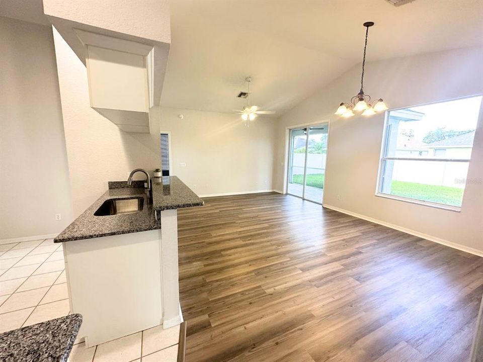 Recently Rented: $2,050 (3 beds, 2 baths, 1488 Square Feet)