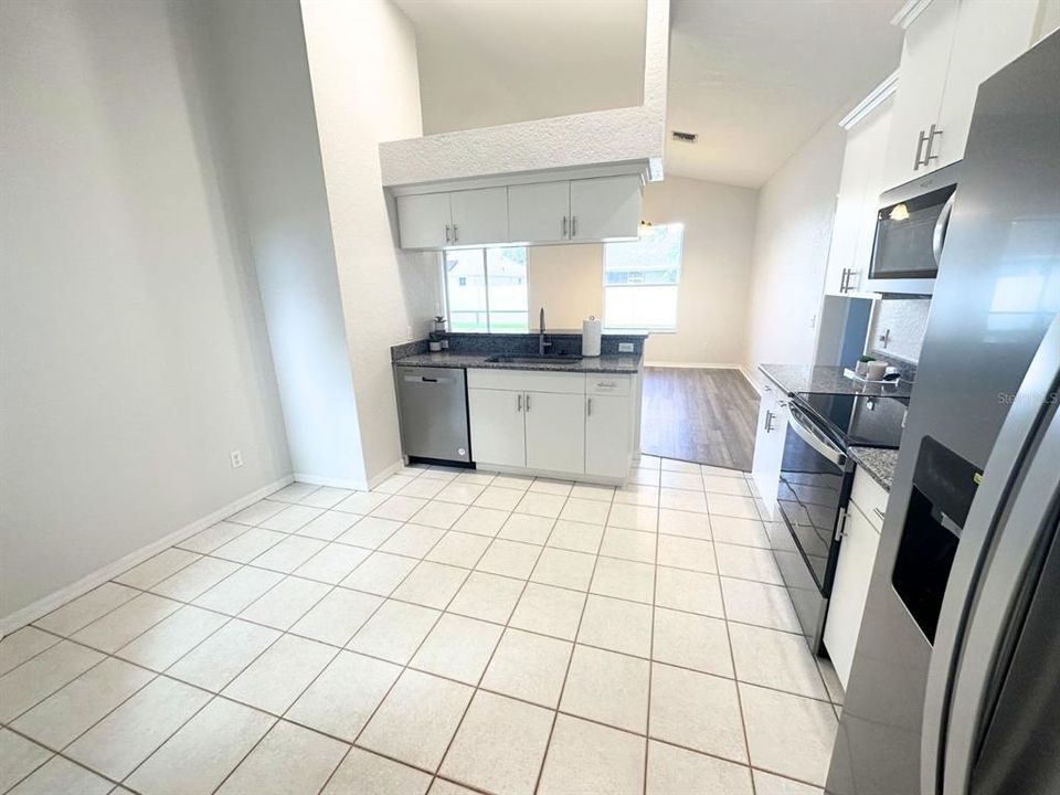 Recently Rented: $2,050 (3 beds, 2 baths, 1488 Square Feet)