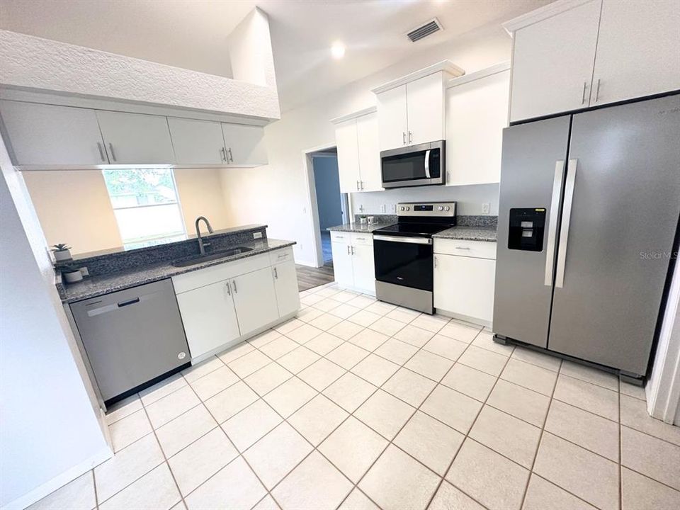 Recently Rented: $2,050 (3 beds, 2 baths, 1488 Square Feet)