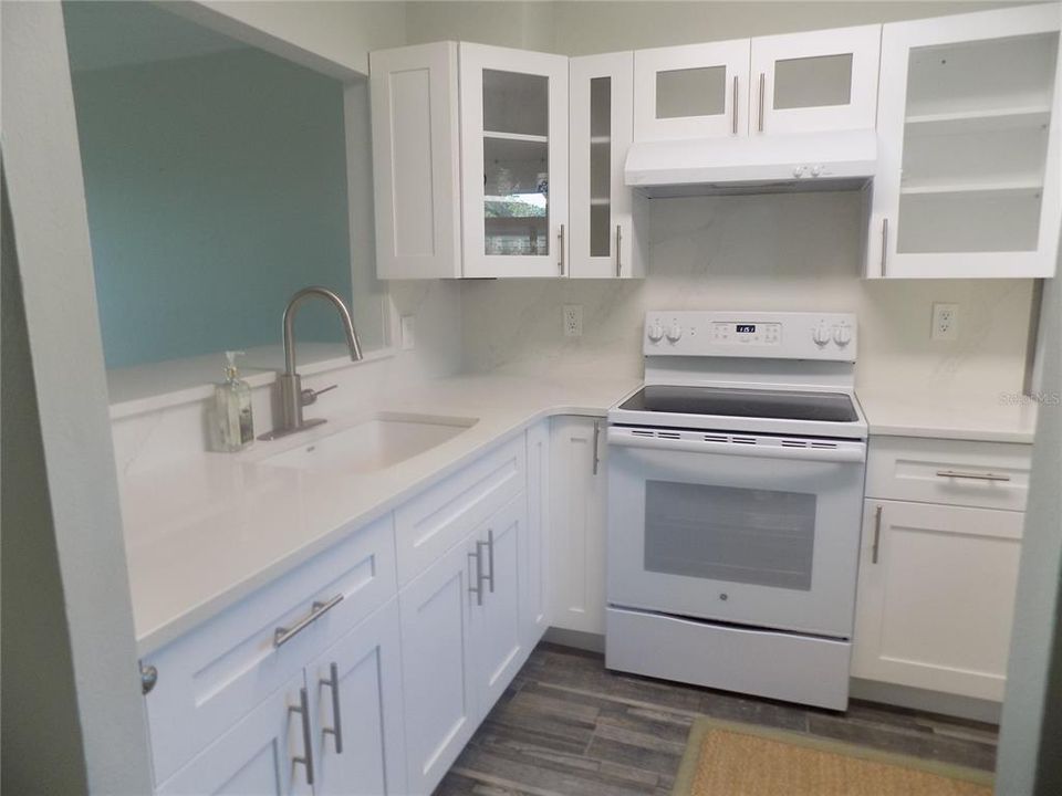 Active With Contract: $119,900 (2 beds, 1 baths, 805 Square Feet)