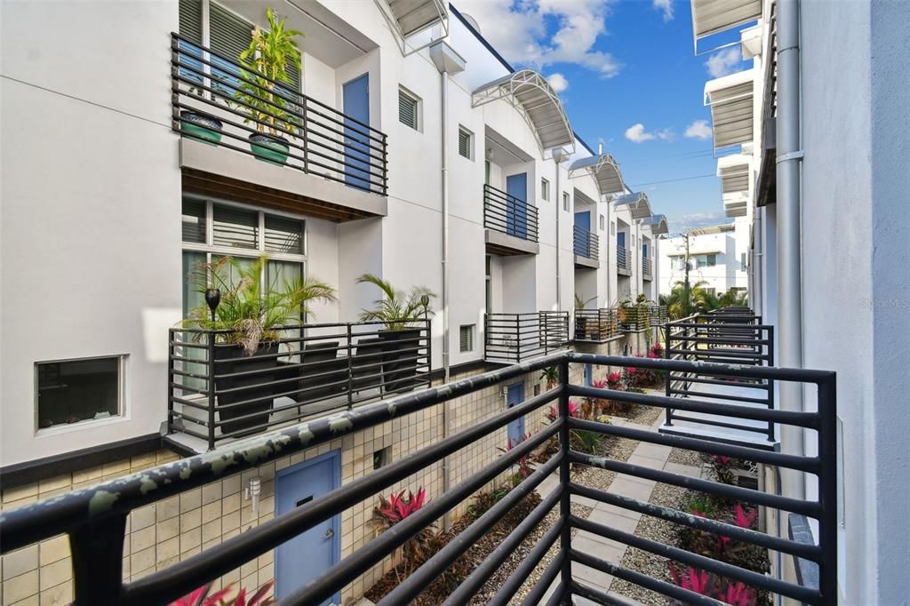 Recently Sold: $429,000 (2 beds, 2 baths, 1259 Square Feet)