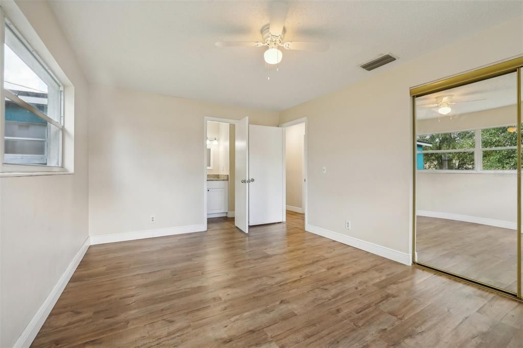 Active With Contract: $269,990 (3 beds, 2 baths, 1410 Square Feet)