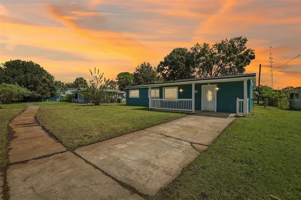 Active With Contract: $269,990 (3 beds, 2 baths, 1410 Square Feet)