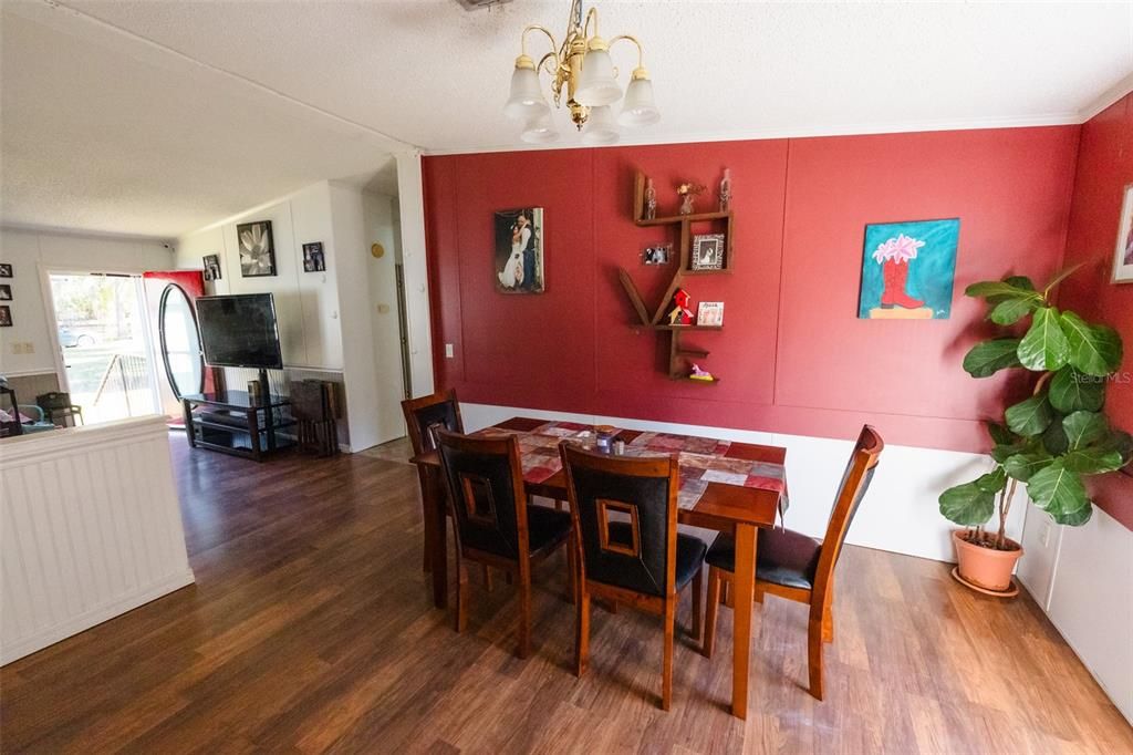 Vendido Recientemente: $265,000 (3 camas, 2 baños, 1848 Pies cuadrados)