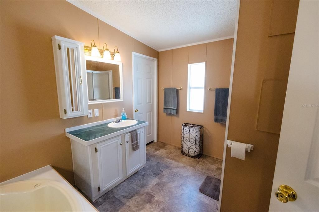 Recently Sold: $265,000 (3 beds, 2 baths, 1848 Square Feet)