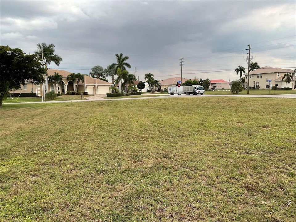 Activo con contrato: $199,990 (0.33 acres)