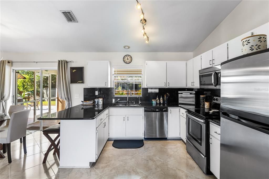 Recently Sold: $450,000 (3 beds, 2 baths, 1248 Square Feet)