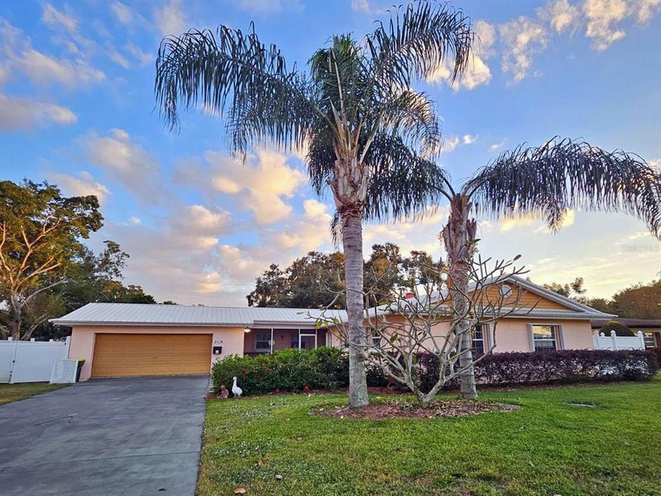 Recently Sold: $379,900 (4 beds, 2 baths, 2122 Square Feet)