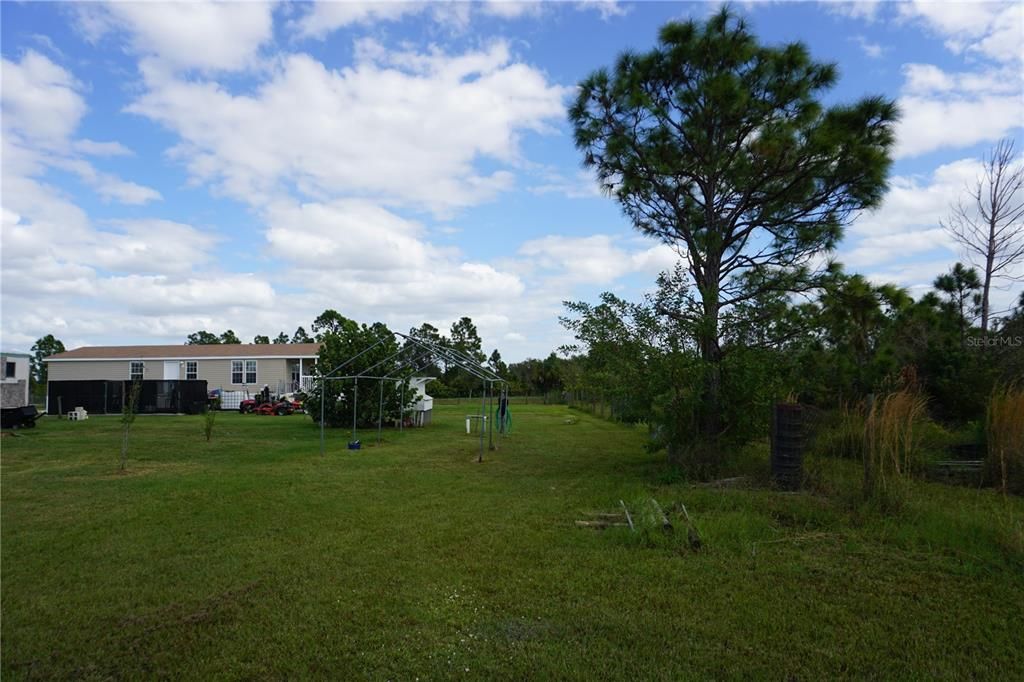 Active With Contract: $323,000 (3 beds, 2 baths, 1647 Square Feet)