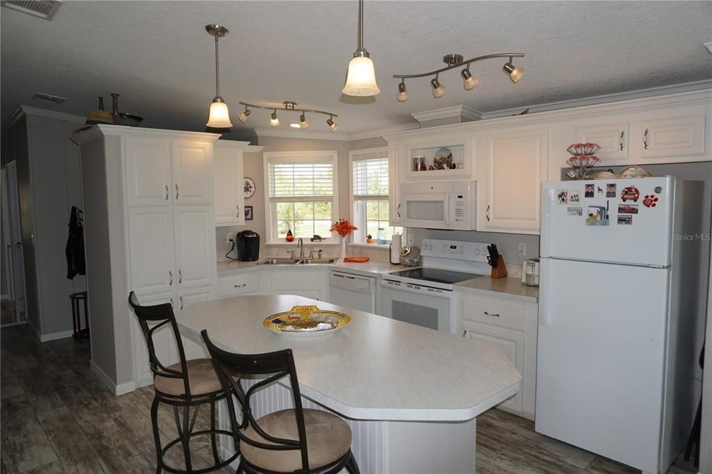 Kitchen Breakfast Bar