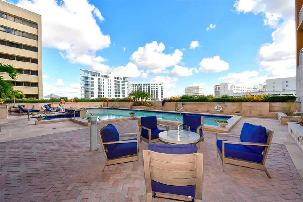Recently Sold: $1,450,000 (2 beds, 2 baths, 1597 Square Feet)