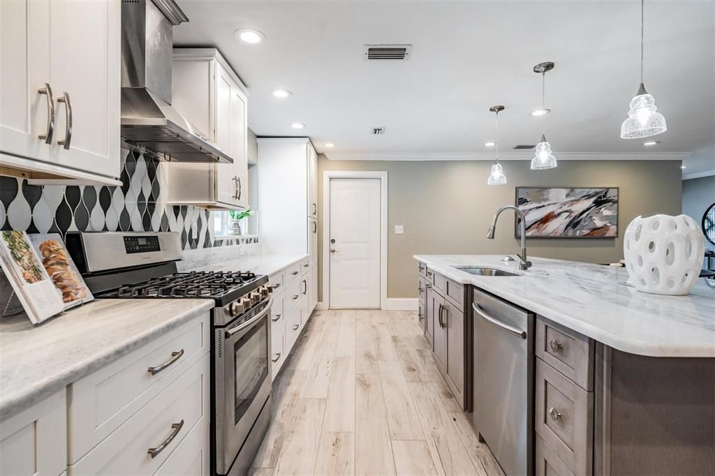 Active With Contract: $1,415,000 (4 beds, 3 baths, 1946 Square Feet)