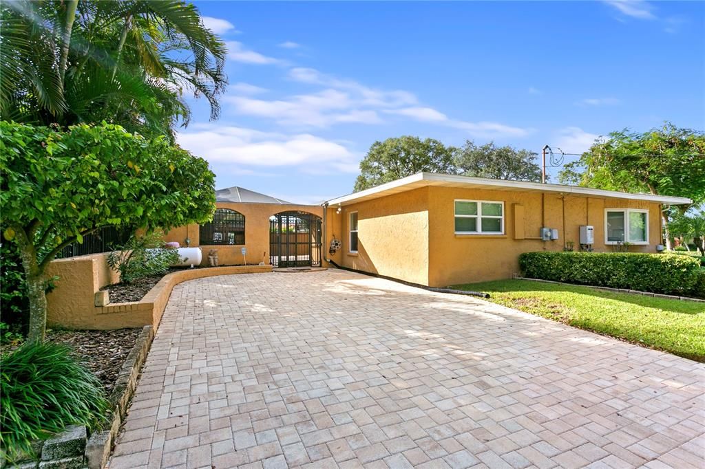 Active With Contract: $6,500 (4 beds, 3 baths, 2019 Square Feet)