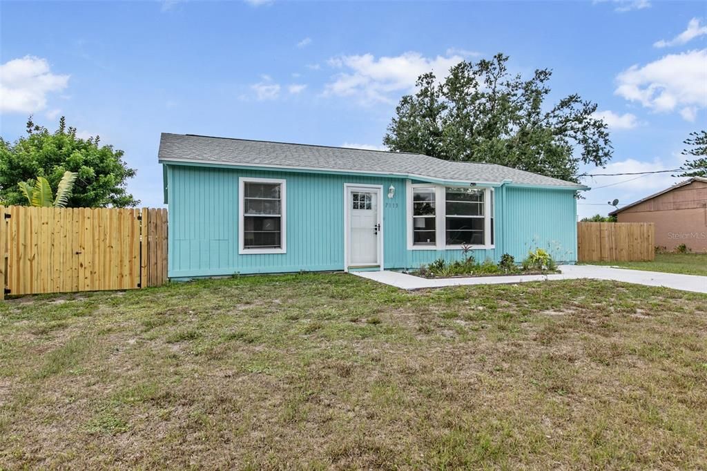 Active With Contract: $2,000 (3 beds, 2 baths, 1250 Square Feet)