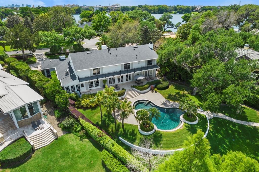 For Sale: $4,995,000 (5 beds, 7 baths, 5847 Square Feet)