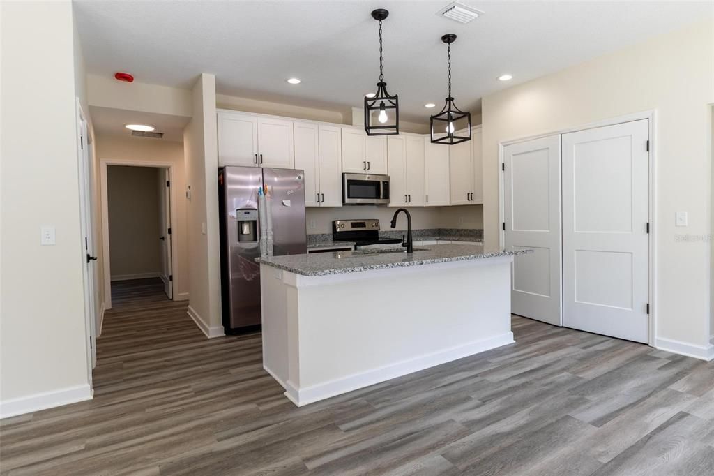 Recently Sold: $324,900 (3 beds, 2 baths, 1371 Square Feet)