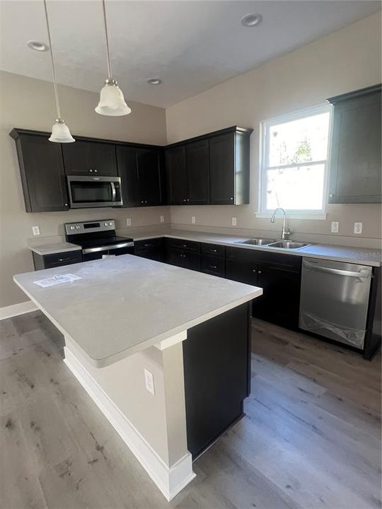 For Sale: $269,400 (3 beds, 2 baths, 1295 Square Feet)