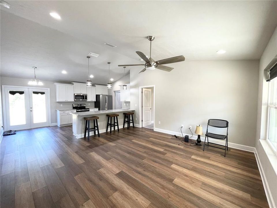 Recently Sold: $274,900 (3 beds, 2 baths, 1377 Square Feet)