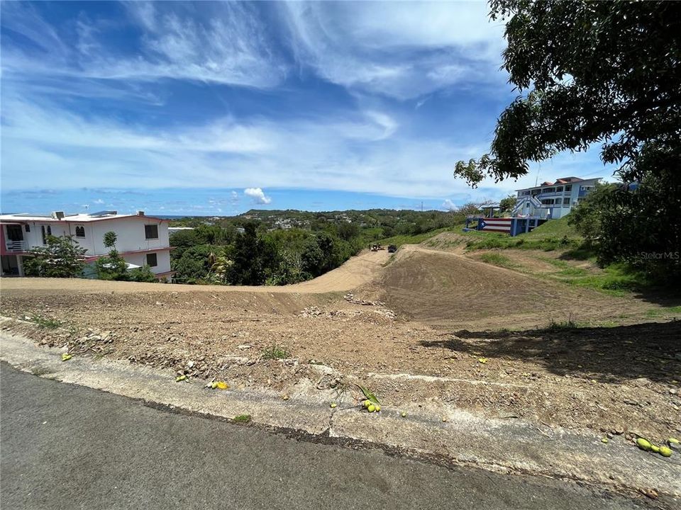 待售: $170,000 (6.06 acres)