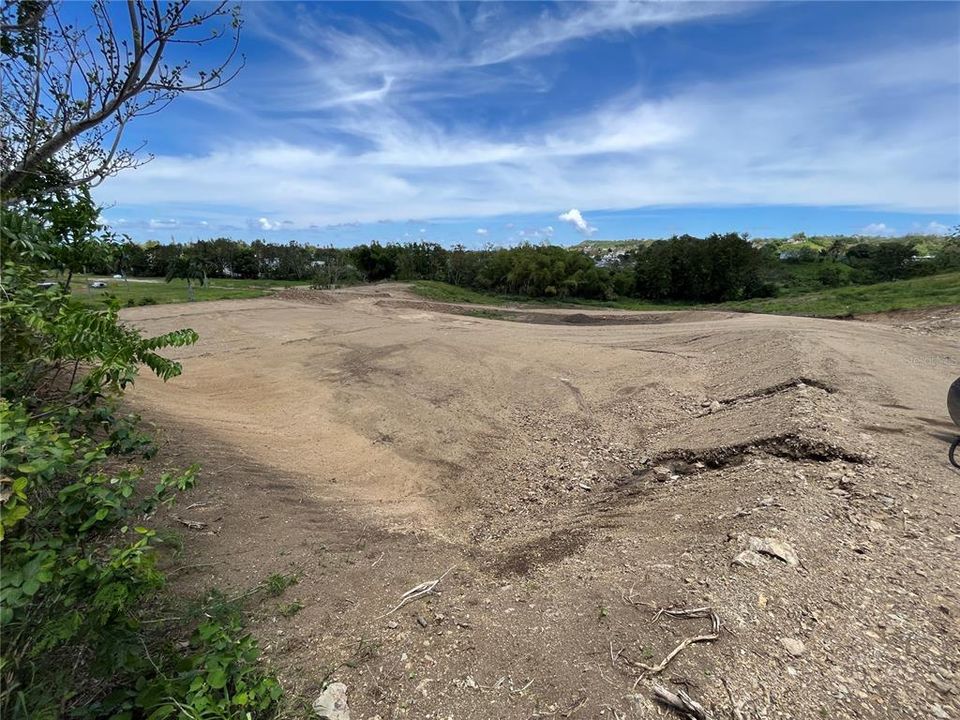 待售: $170,000 (6.06 acres)