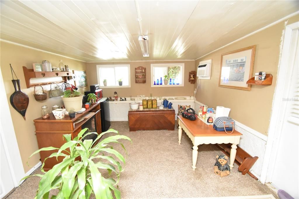 For Sale: $195,000 (3 beds, 2 baths, 840 Square Feet)