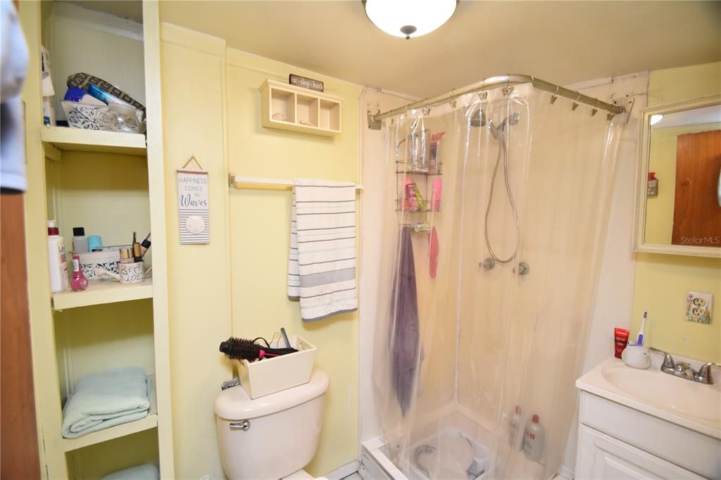 For Sale: $195,000 (3 beds, 2 baths, 840 Square Feet)