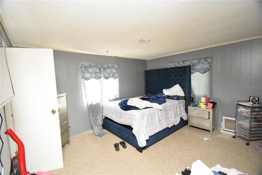 For Sale: $195,000 (3 beds, 2 baths, 840 Square Feet)