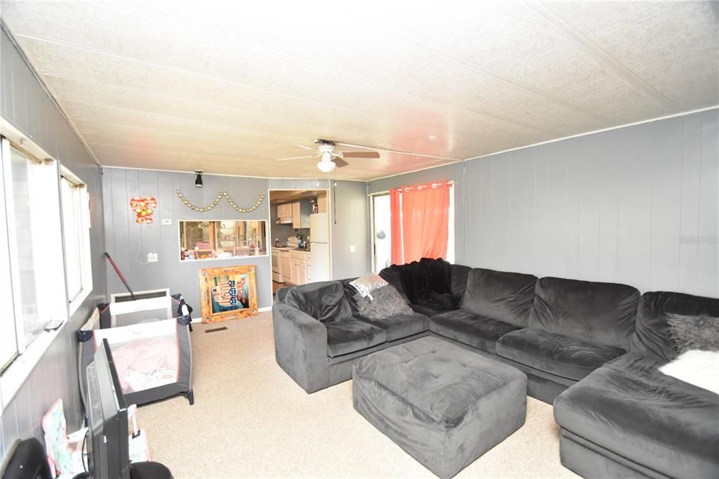 For Sale: $195,000 (3 beds, 2 baths, 840 Square Feet)
