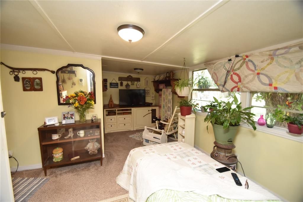 For Sale: $195,000 (3 beds, 2 baths, 840 Square Feet)