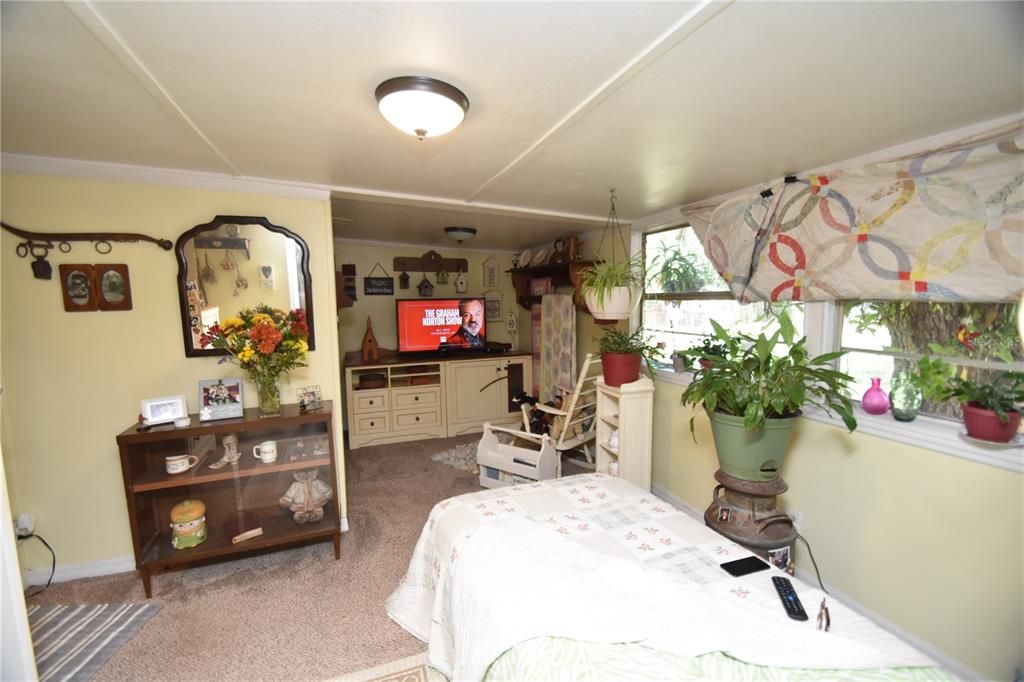 For Sale: $195,000 (3 beds, 2 baths, 840 Square Feet)